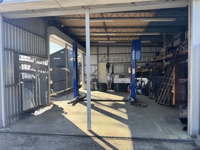 オートワールドの自社整備工場